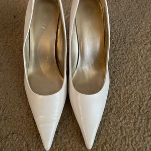 White pointed toe heel